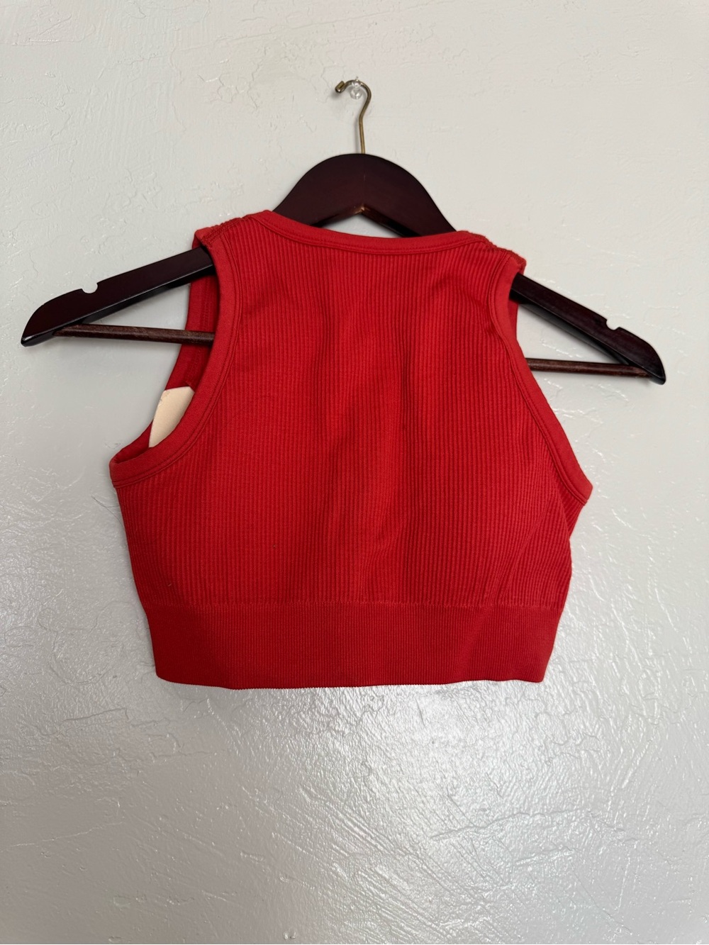 Red Ribbed Keyhole Crop Tank Top - Picture 2 of 2
